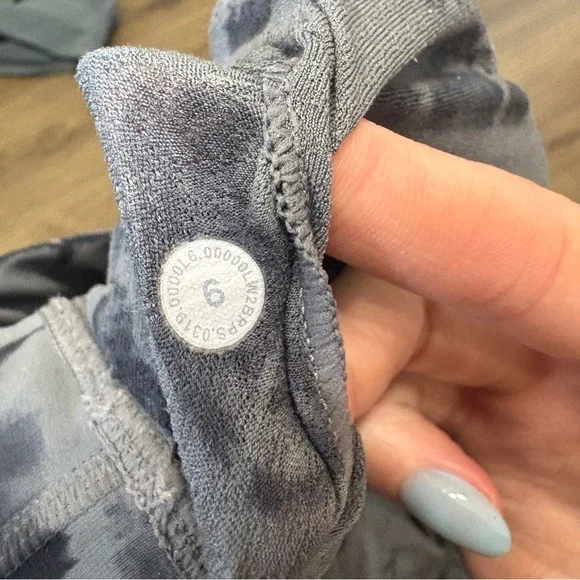 Lululemon Energy Sports Bra - Picture 3 of 3